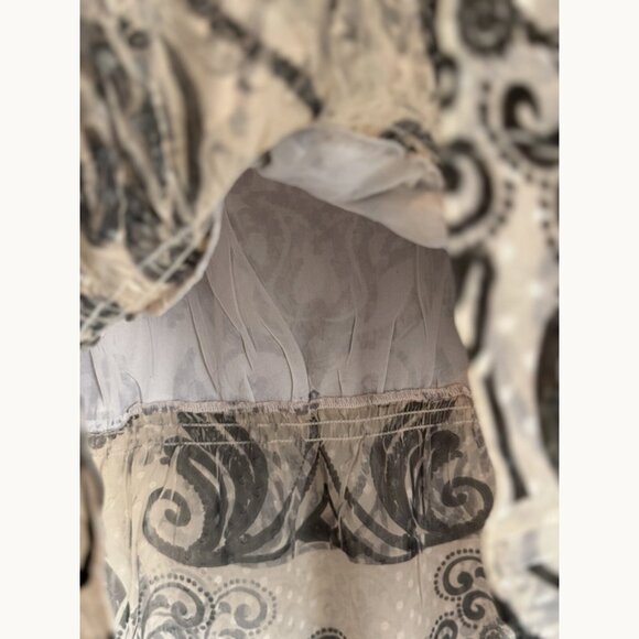 Cocomo Women’s Top Size Medium Beige Black Flowy Flared Whimsigoth Boho Artsy - Picture 6 of 8